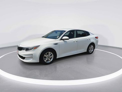 Used 2017 Kia Optima LX FWD image 4