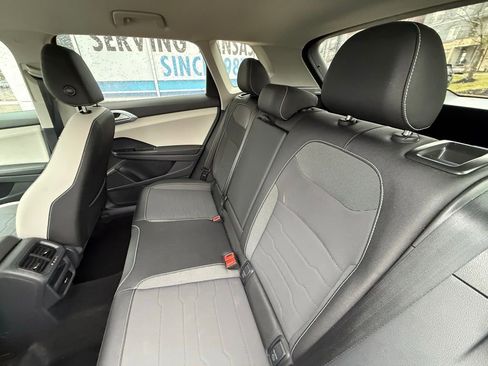 Used 2025 Volkswagen Taos SE FWD image 29
