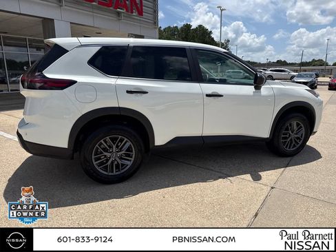 Used 2025 Nissan Rogue S FWD image 11