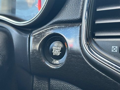 Used 2018 Jeep Grand Cherokee Altitude AWD/4WD image 21