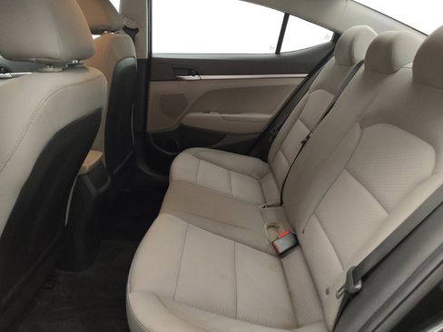 Used 2020 Hyundai Elantra SE FWD image 18