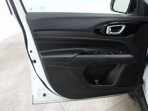 Used 2025 Jeep Compass Trailhawk image 24