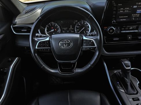 Used 2022 Toyota Highlander XSE image 9