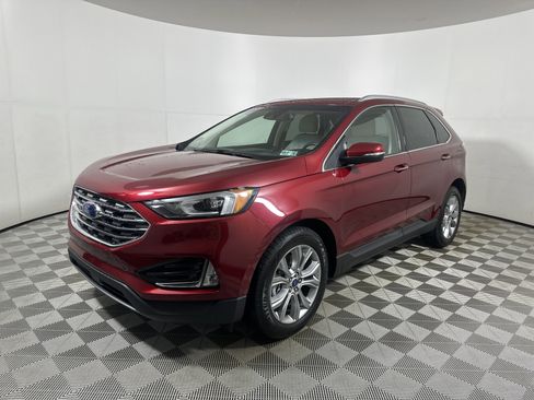 Used 2019 Ford Edge Titanium w/ Cold Weather Package AWD/4WD image 3