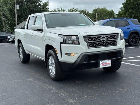 Used 2022 Nissan Frontier SV AWD/4WD image 2