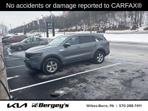 Used 2023 Kia Sorento LX image 2