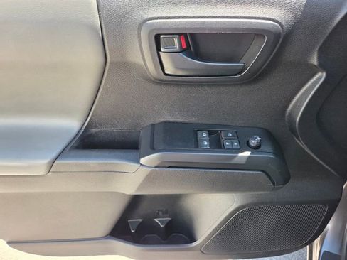 Used 2022 Toyota Tacoma SR w/ SR Convenience Package RWD image 17