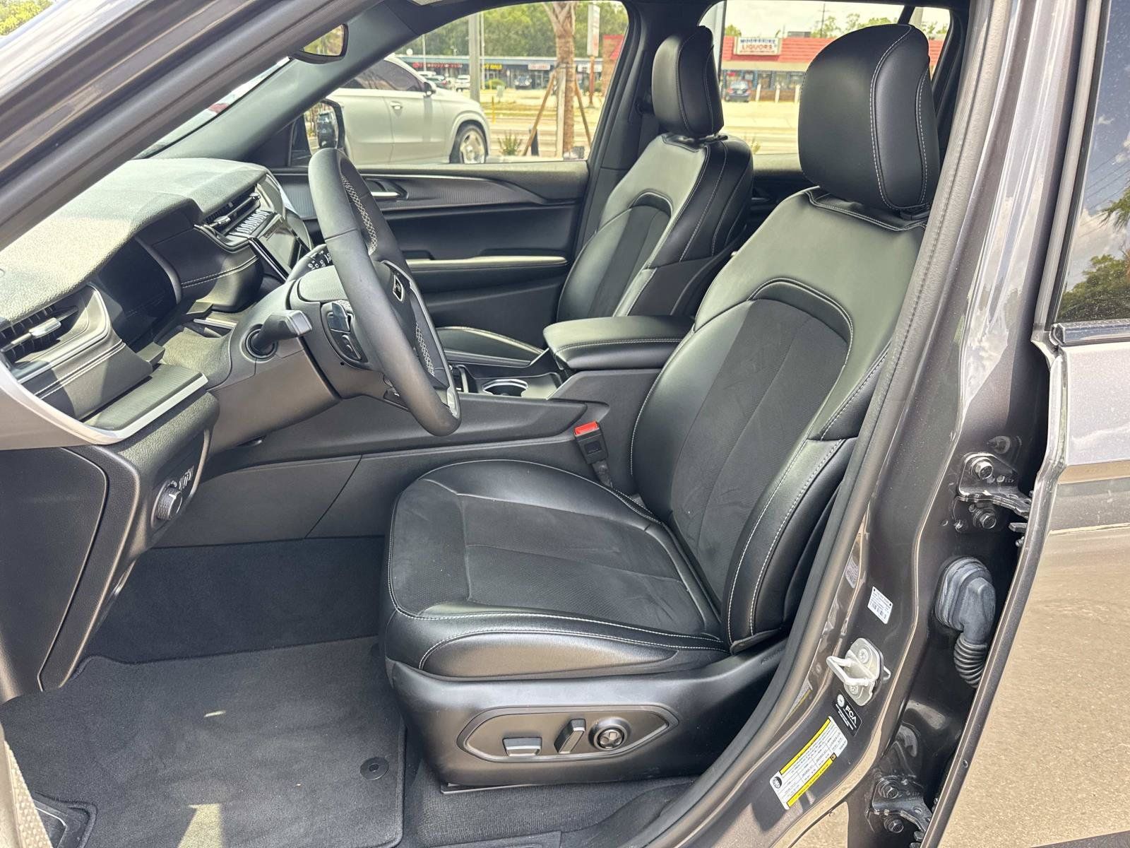 Used 2024 Jeep Grand Cherokee Altitude RWD image 23