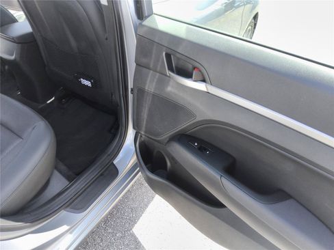 Used 2017 Hyundai Elantra Limited w/ Limited Tech Package 04 FWD image 23