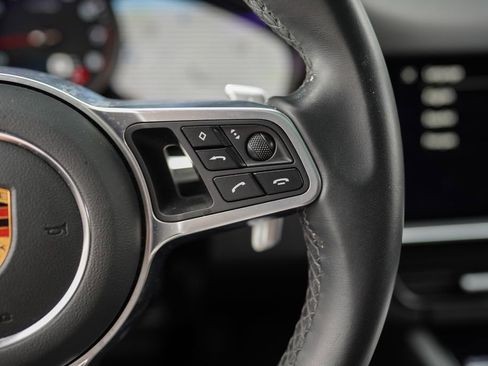 Used 2022 Porsche Cayenne Platinum Edition image 30