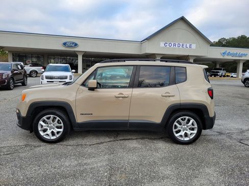 Used 2016 Jeep Renegade Latitude image 2