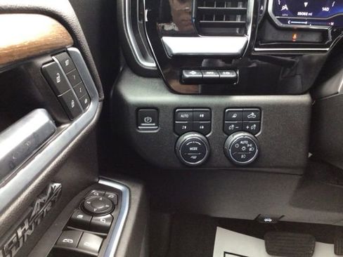 Used 2023 Chevrolet Silverado 1500 High Country w/ High Country Premium Package AWD/4WD image 12