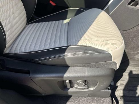 Used 2023 Land Rover Discovery HSE R-Dynamic image 17