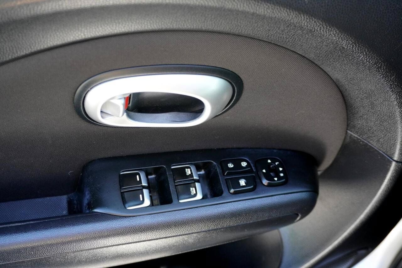 Used 2019 Kia Soul + FWD image 26