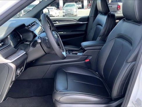 New 2026 Jeep Grand Cherokee L Limited AWD/4WD image 9