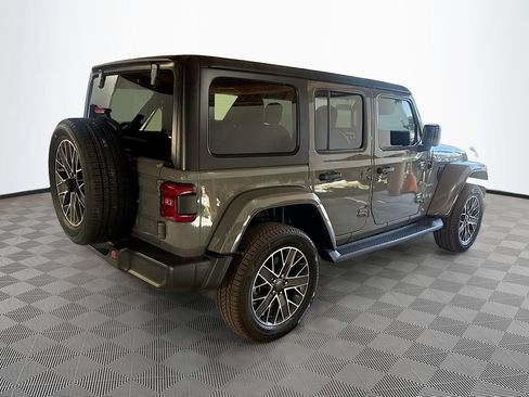 Used 2023 Jeep Wrangler Unlimited Sahara w/ Cold Weather Group AWD/4WD image 6