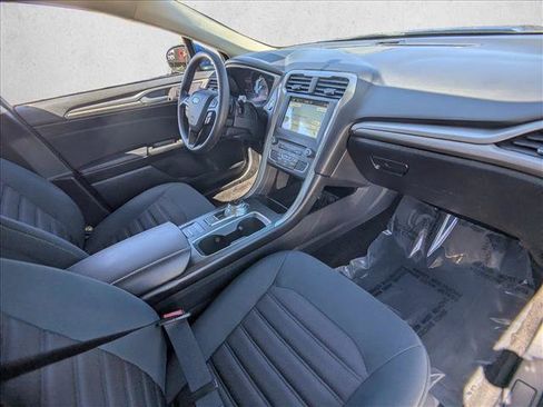 Used 2018 Ford Fusion SE w/ Fusion SE Technology Package FWD image 21