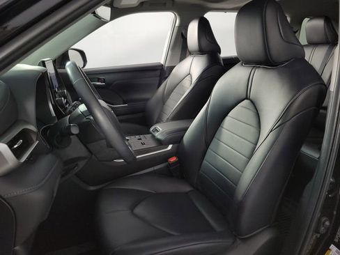 Used 2023 Toyota Highlander XLE FWD image 15