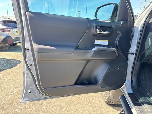Used 2019 Toyota Tacoma TRD Off-Road AWD/4WD image 15