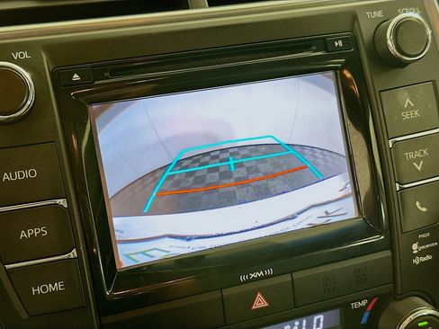 Used 2017 Toyota Camry XLE w/ Moonroof Package FWD image 21