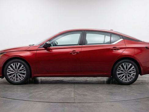 Used 2025 Nissan Altima 2.5 SV FWD image 5