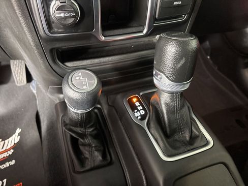 Used 2023 Jeep Gladiator Sport image 17