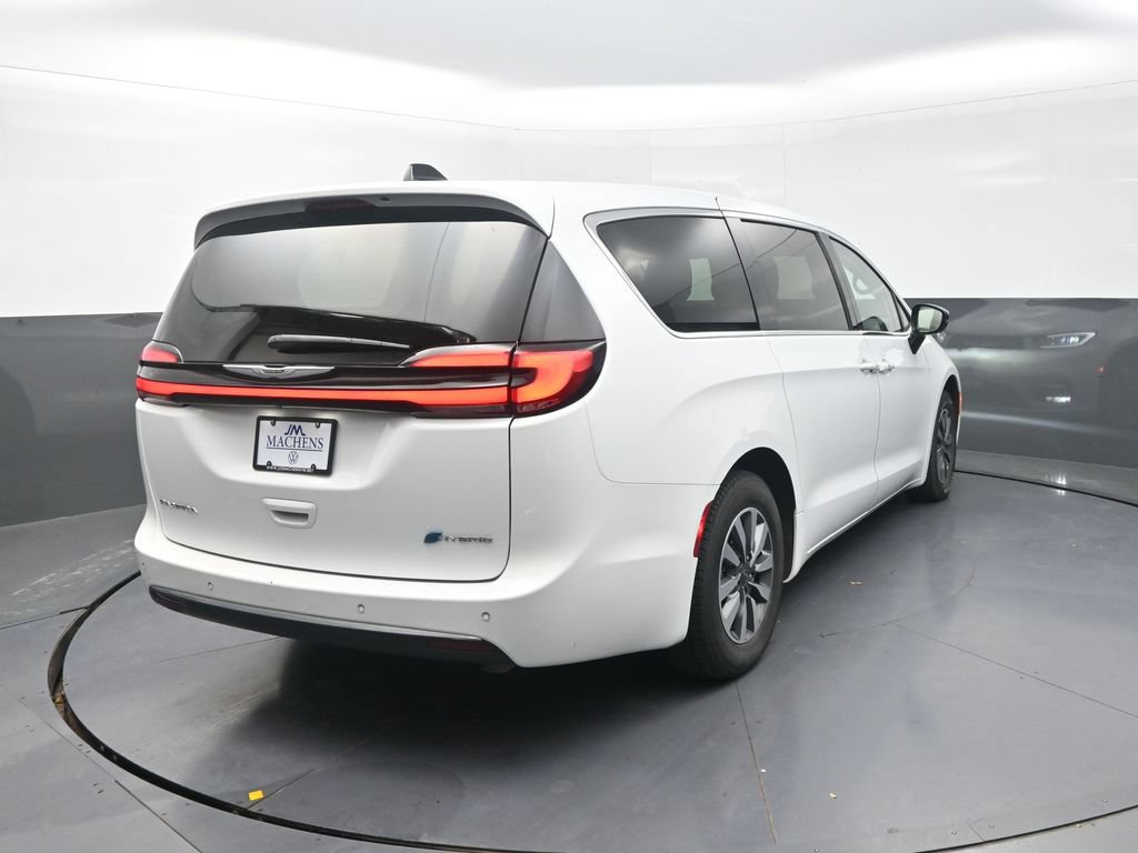 Used 2024 Chrysler Pacifica Limited FWD image 11