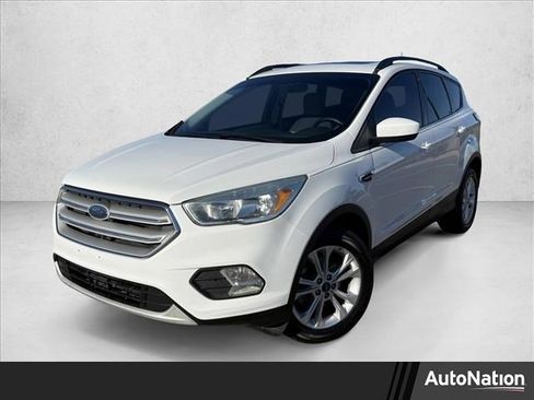 Used 2018 Ford Escape SE image 1
