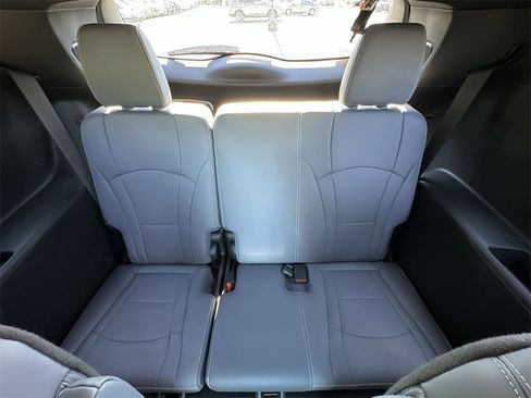 Used 2022 Buick Enclave Premium image 24