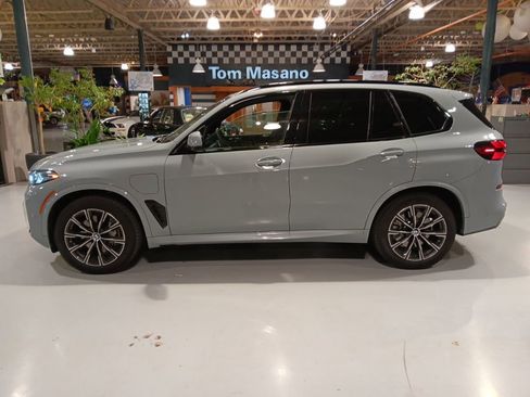Used 2026 BMW X5 xDrive50e image 9