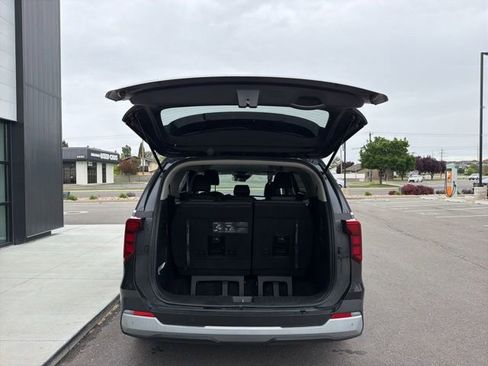 Used 2025 Kia Carnival FWD image 8