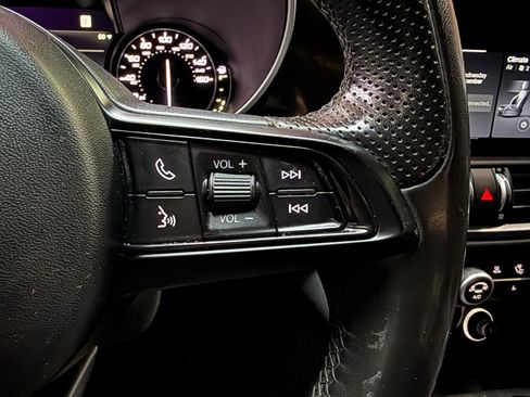 Used 2020 Alfa Romeo Giulia Ti AWD/4WD image 14