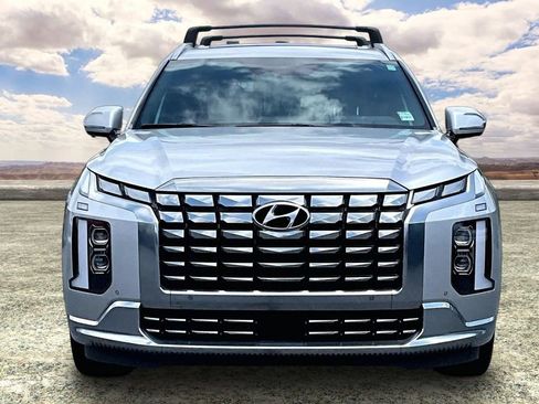 Used 2023 Hyundai Palisade Calligraphy FWD image 2
