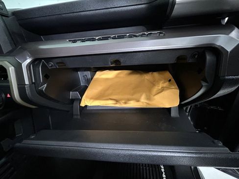 Used 2025 Toyota Tacoma TRD Off-Road image 28