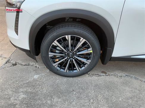 New 2026 Nissan Pathfinder Platinum FWD image 8