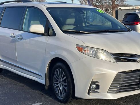 Used 2019 Toyota Sienna XLE w/ Protection Package FWD image 3