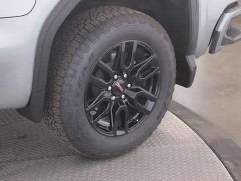 Used 2025 GMC Sierra 1500 Elevation w/ Preferred Package AWD/4WD image 14