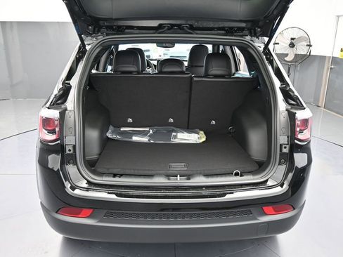 New 2026 Jeep Compass Latitude image 32