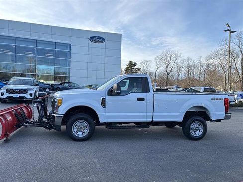 Used 2017 Ford F250 XL w/ Power Equipment Group image 4
