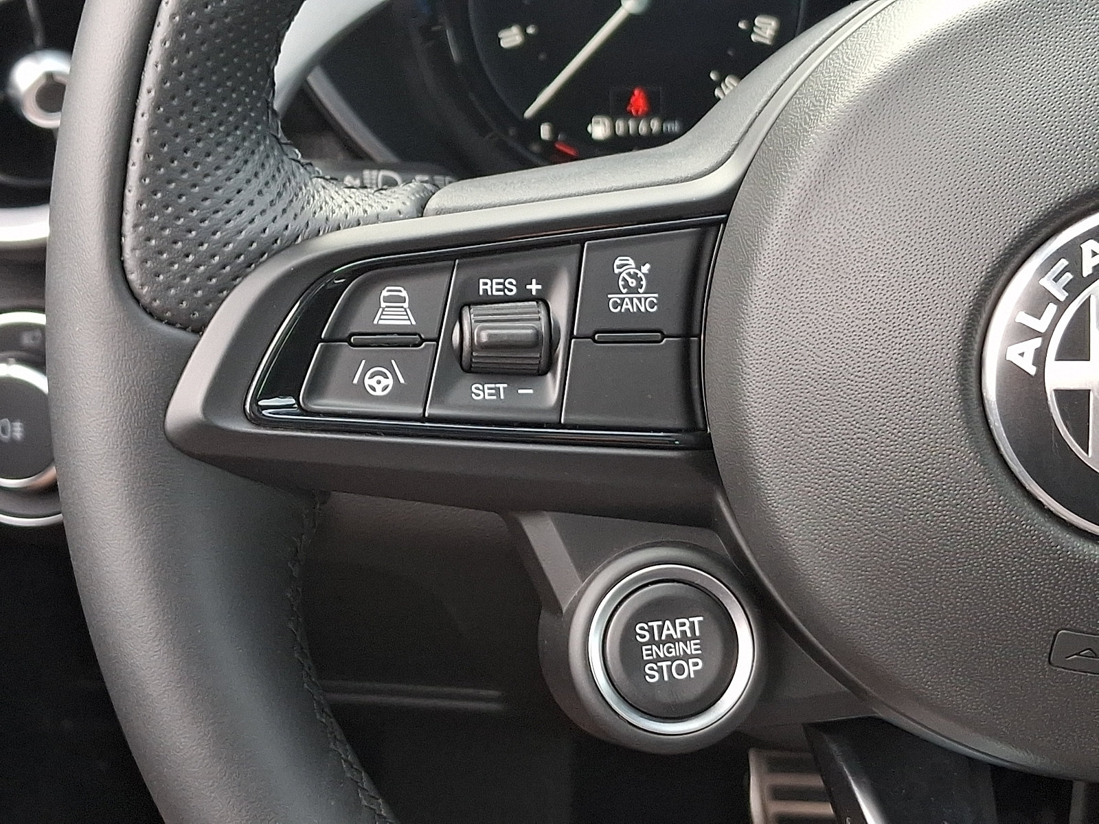 Used 2025 Alfa Romeo Giulia AWD w/ Driving Assist Package image 23