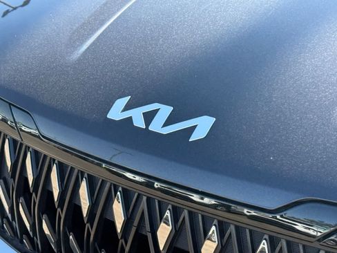 Used 2025 Kia Carnival LXS image 12