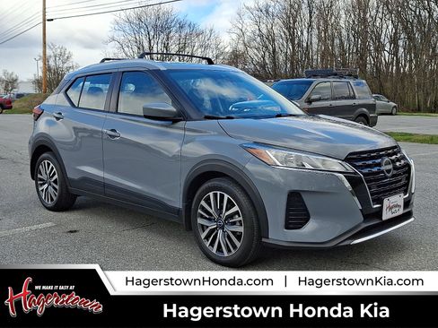 Used 2023 Nissan Kicks SV w/ Exterior Package image 1