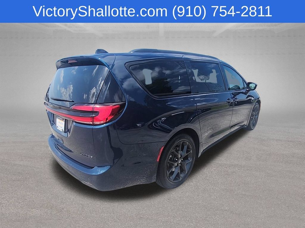 Used 2025 Chrysler Pacifica Limited FWD image 34