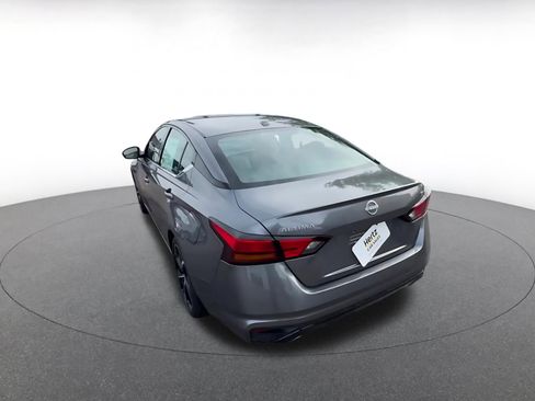 Used 2025 Nissan Altima 2.5 SR image 11