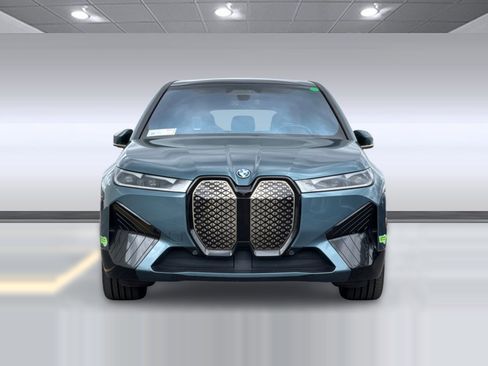 Certified 2023 BMW iX xDrive50 w/ Premium Package AWD/4WD image 5