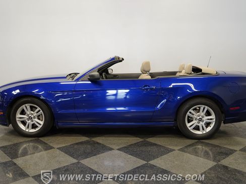 Used 2014 Ford Mustang Convertible RWD image 8