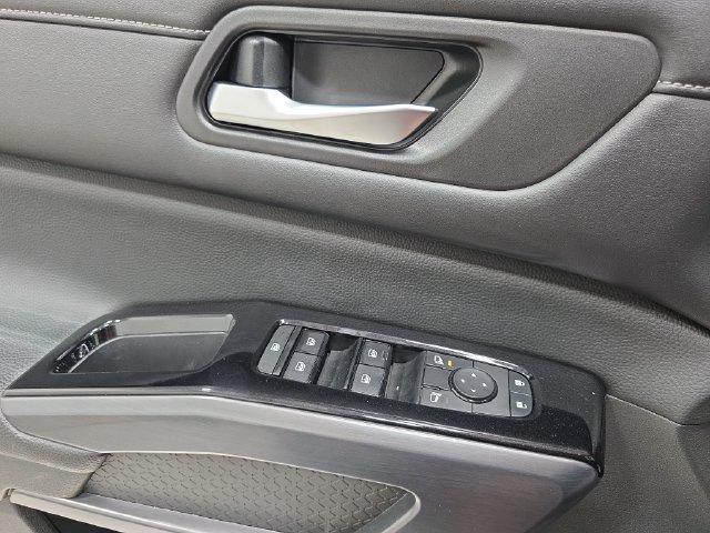 Used 2023 Nissan Pathfinder SL AWD/4WD image 28