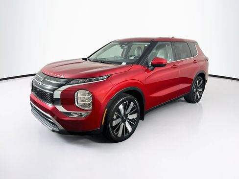 Used 2025 Mitsubishi Outlander SE FWD image 3