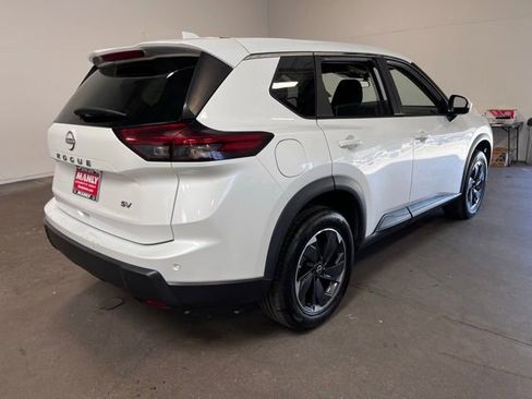 Used 2024 Nissan Rogue SV FWD image 3