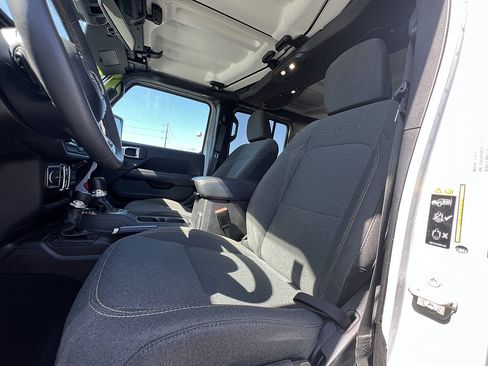 Used 2024 Jeep Wrangler Unlimited Sahara AWD/4WD image 28